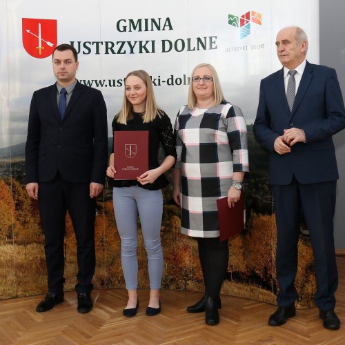 Wręczenie nagród i stypendiów uzdolnionej młodzieży